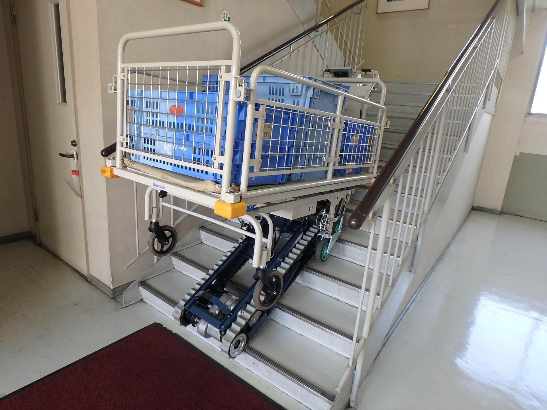 階段昇降運搬車 | nate-hospital.com