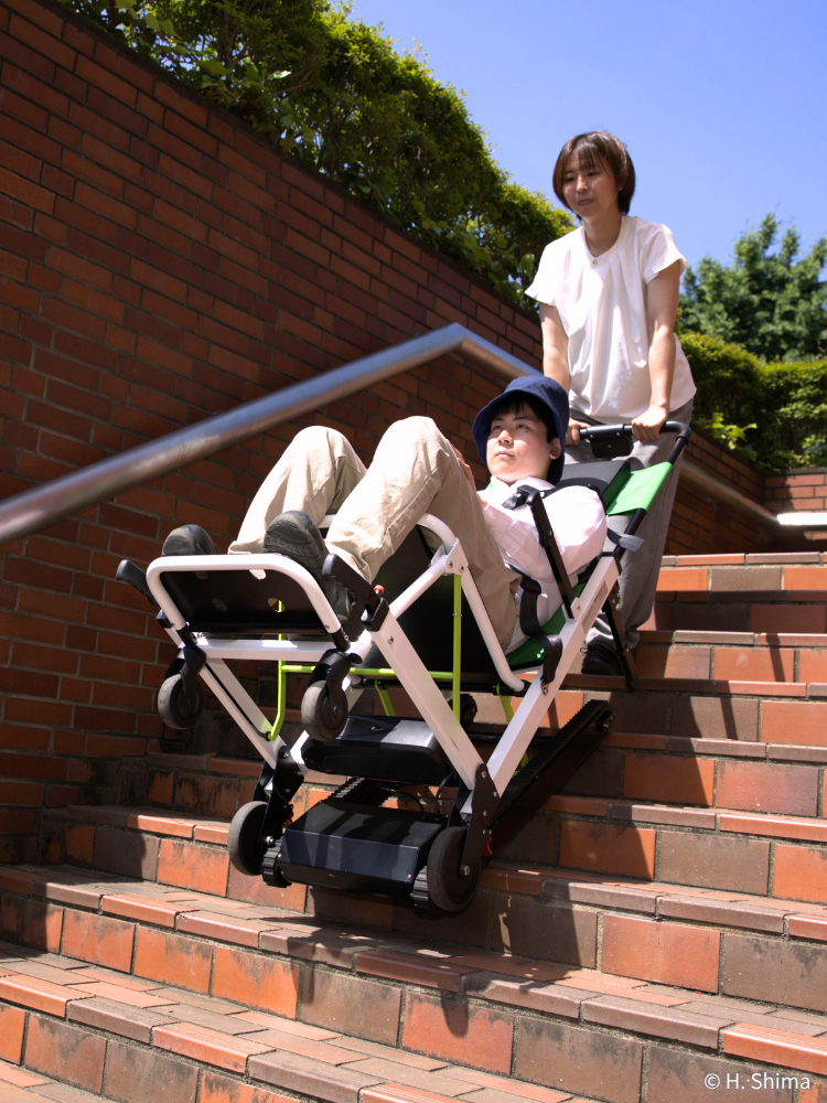 介護保険レンタル対応の電動階段昇降機 可搬型階段昇降機 UD-CHAIR 