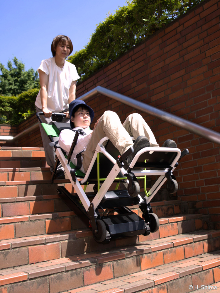 非常用電動階段昇降機 災害時の双方向避難 UD-CHAIR- 株式会社サンワ